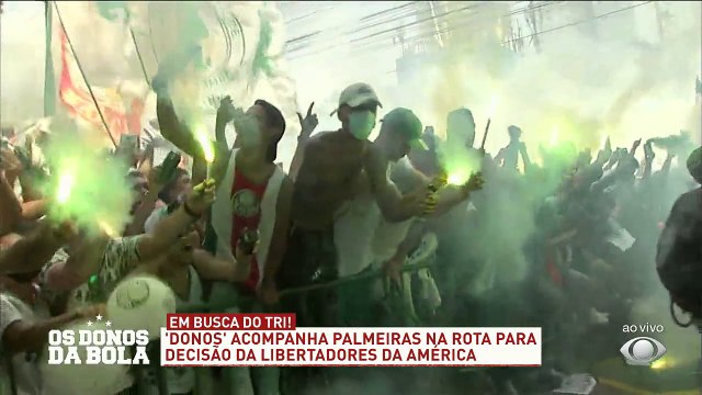 Vem com a gente, torcedor do Palmeiras! O 'Donos' está ao vivo acompanhando o ônibus do Verdão, até o aeroporto de Guarulhos! Festa no chiqueiro!#OsDonosdaBola #Palmeiras #Uruguai #Libertadores