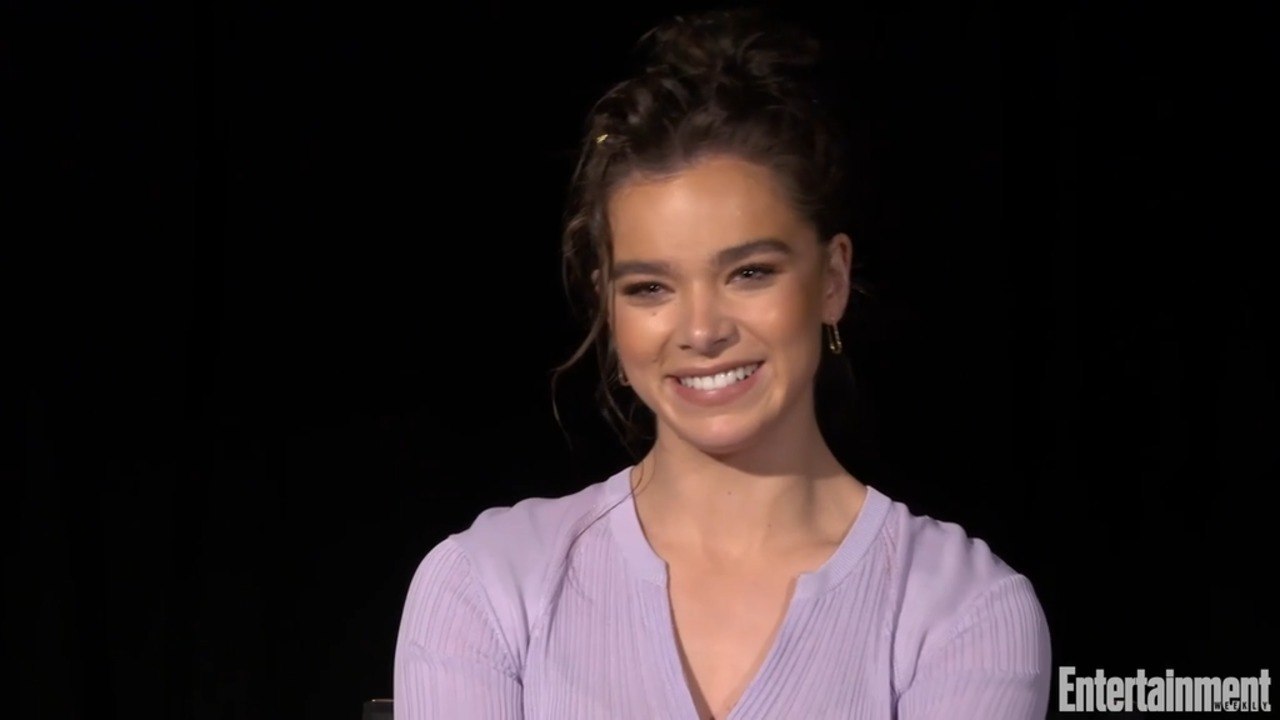 Hailee Steinfeld and Jeremy Renner Discuss Thei...