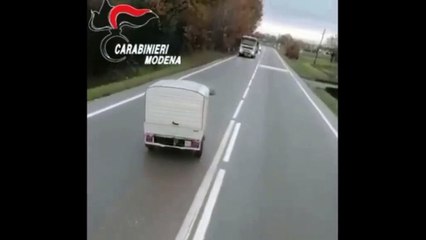 Campogalliano (MO) -  Apecar a zig zag e contromano: fermato "in corsa" da coraggioso carabiniere (24.11.21)