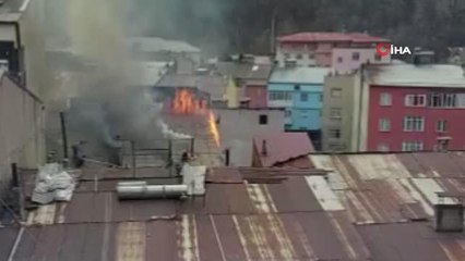 Restoranın bacasında çıkan yangın korkuttu