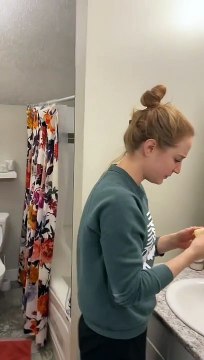 Il remplace le savon par une pomme de terre et sa femme ne se rend compte de rien