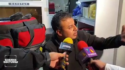 El conductor de un tráiler se impactó contra varios postes de luz sobre avenida González Gallo