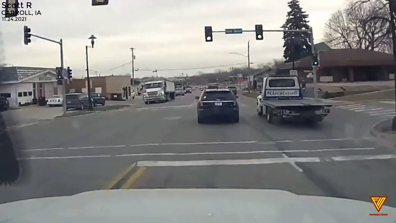Car Cuts Off 11.24.2021 — CARROLL, IA