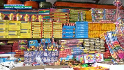 Comerciantes de pólvora listos para ofertar sus productos en Chinandega