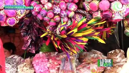 Comerciantes preparados para ofertar productos para la gorra de la Purísima