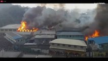 شاهد: متظاهرون يحرقون مبان في جزر سليمان وأستراليا ترسل الجيش 