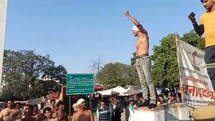 अद्र्धनग्न होकर की नियमित किए जाने की मांग