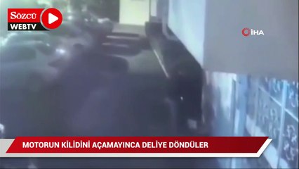 Motorun kilidini açamayınca deliye döndüler, bu anlar güvenlik kameralarına yansıdı
