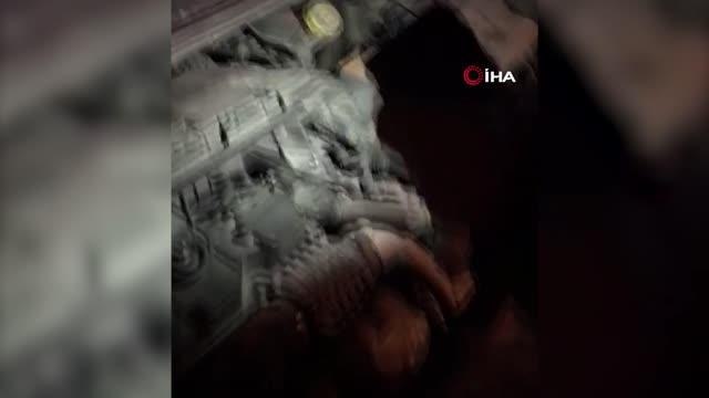 Aracın motoruna saklanan tarihi eser polisin dikkatinden kaçmadı: Kadın ve çocuk figürlü heykel ele geçirildi