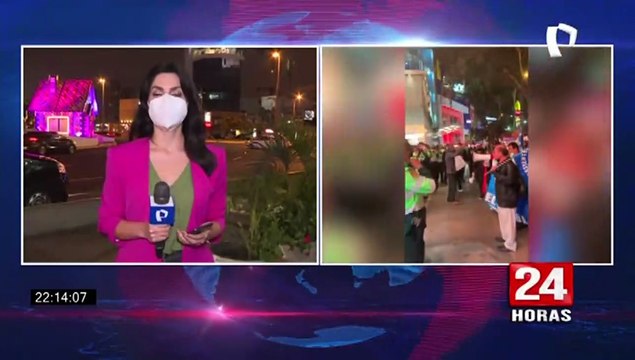 Manifestantes de 'La Resistencia' protestaron en la presentación del libro de Daniel Olivares