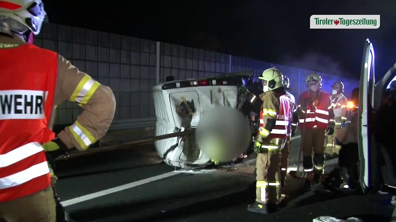 Drei Verletzte bei Lieferwagen-Unfall auf der A12 bei Kramsach