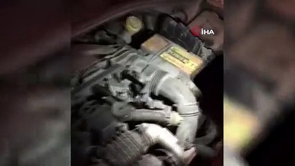 Polisin gözünden kaçmadı, araç motorundan tarih çıktı: Kadın ve çocuk figürlü heykel ele geçirildi