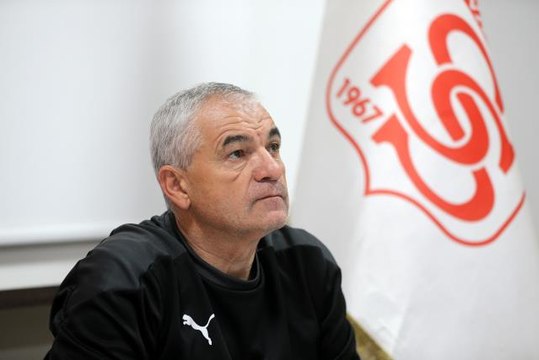 Sivasspor Teknik Direktörü Çalımbay takımına güveniyor