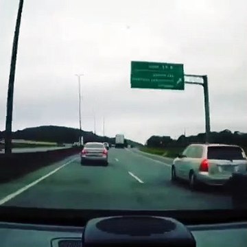 Perseguição policial termina com acidente e homem preso na BR-101, em Joinville