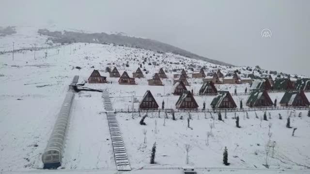 Yıldız Dağı Kayak Merkezi'nde kar kalınlığı 10 santimetreye ulaştı