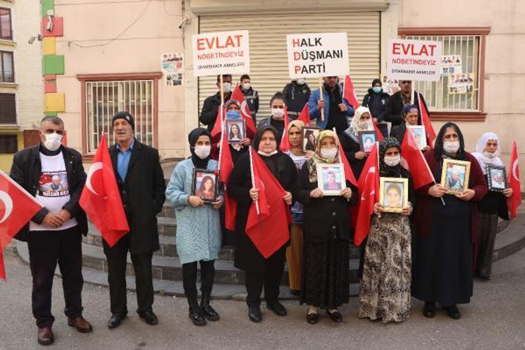 EVLAT NÖBETİNDEKİ ANNE KADININ NE İŞİ VAR DAĞDA