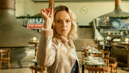 Lisa Wagner über billige Extensions und Darts in der neuen Serie „Die Wespe“ - FUFIS Podcast