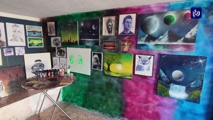 الفنان عبد الرحمن سوالمة.. الرسم بالأصابع العشر