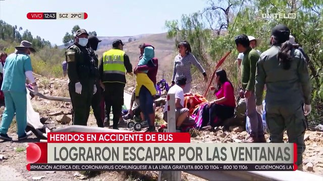 ¡Salieron por las ventanas!, pasajeros aseguran que tuvieron que salir del bus por sus propios medios luego que se embarrancó