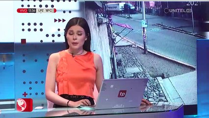 Momento exacto en que un camión choca con una casa