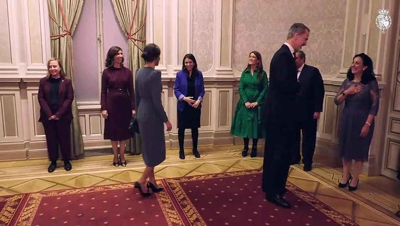 La 'accidentada despedida' de Letizia en su despedida de Estocolmo