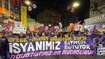 Kadınlar, sokaklara indi! 25 Kasım Kadına Yönelik Şiddete Karşı Uluslararası Mücadele Günü'nde el ele yürüdüler