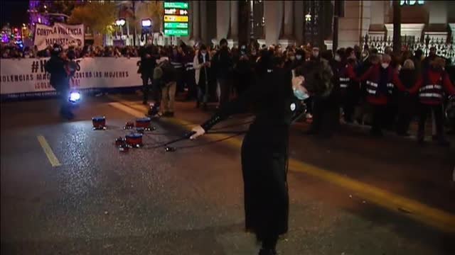Mujeres y hombres de toda España claman en la calle contra la violencia de género