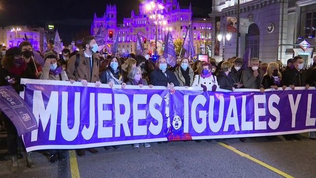 Decenas de manifestaciones claman acabar con la violencia machista