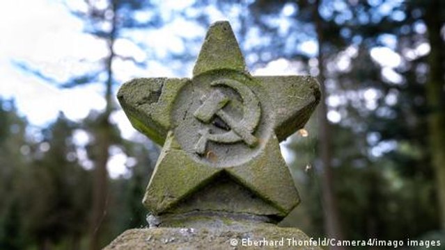 How do Russians feel about the Soviet Union 30 years later?