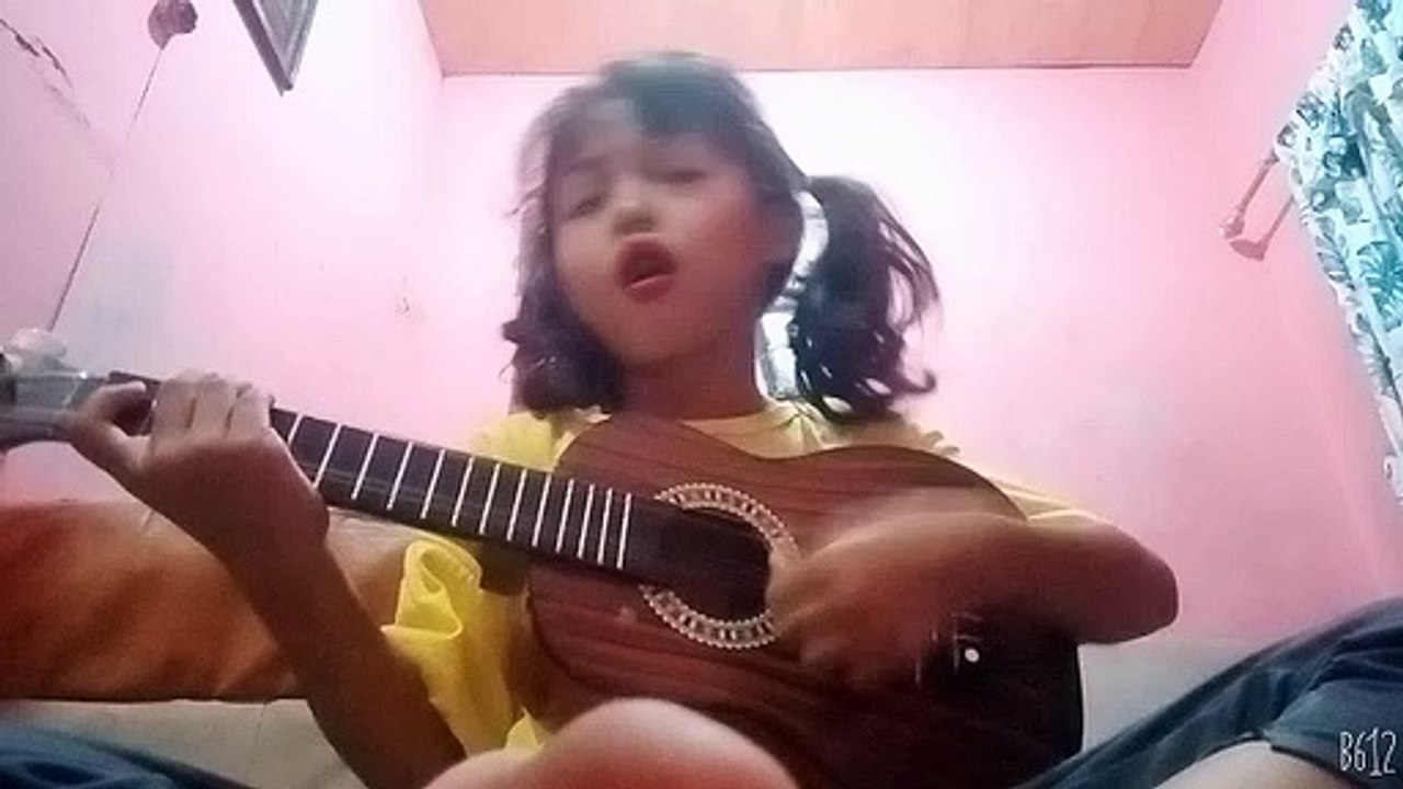 Ayo semua kita nyanyi walaupun tidak pandai nyanyi yg penting happy