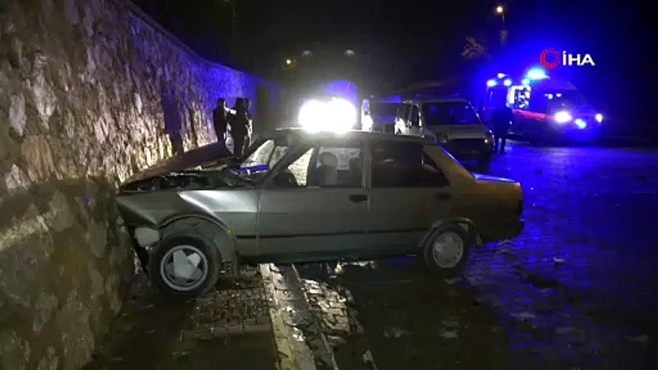 Otomobil kullanmayı öğrenirken duvardan uçtu: 2 yaralı