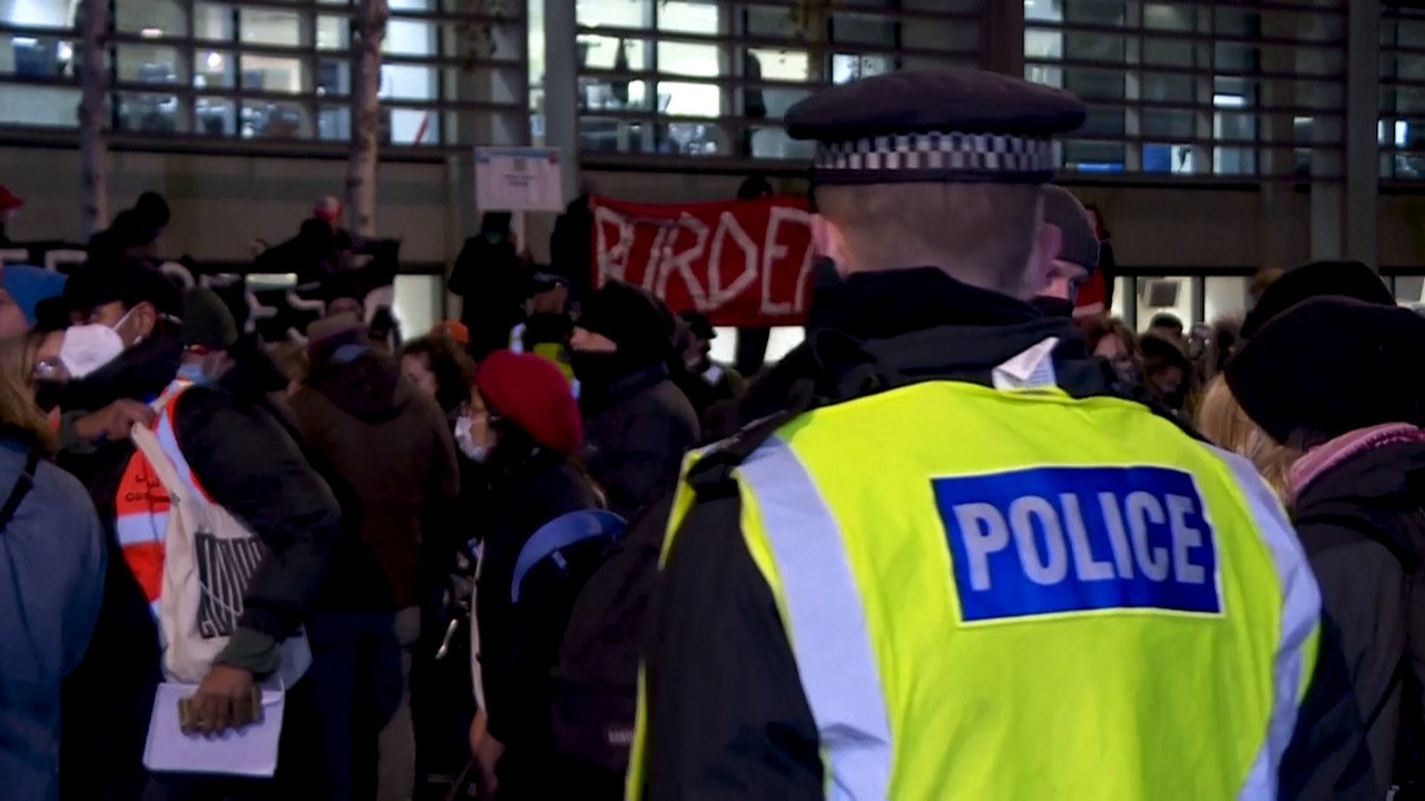 Nach der Tragödie im Ärmelkanal: Neue Überfahrten, Schuldzuweisungen und Proteste