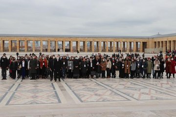 Türk-İş Genel Başkanı Atalay konfederasyona üye kadınlarla Anıtkabir'i ziyaret etti