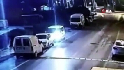 Bir caddeden 13 mazgalı böyle çaldılar...Hurdanın fiyatı yükselince rögar hırsızlığı arttı