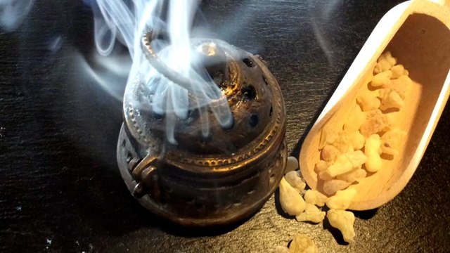 في عصر العلم.. لماذا يلجأ بعض الناس إلى الخرافة؟