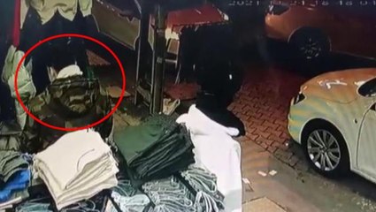 Bu kadarına da pes! Hırsızlar sahibinin gözü önünde arabayı çaldılar