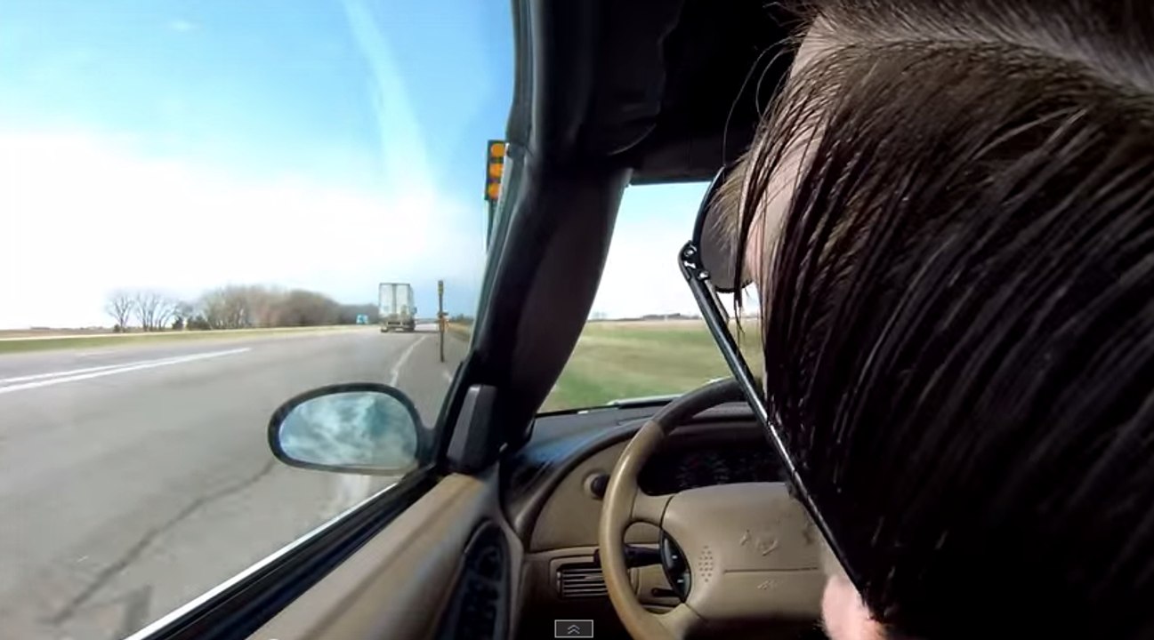 Il perd connaissance au volant sur l’autoroute, plusieurs automobilistes s’unissent pour la stopper