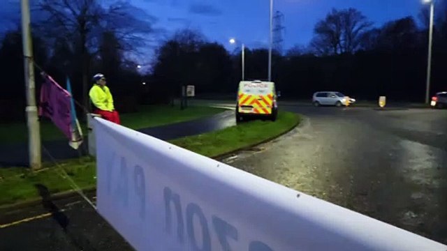 Extinction Rebellion blockades Amazon, Dunfermline