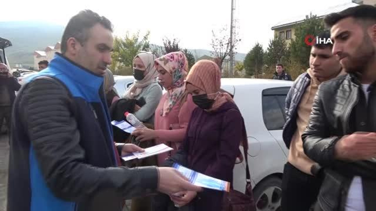 Muş'ta üniversite öğrencilerine çadır kurma eğitimi verildi