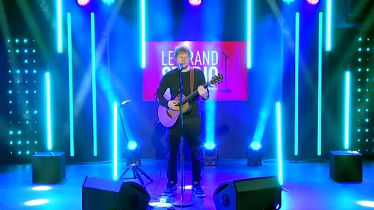 Ed Sheeran interprète "Shivers" dans "Le Grand Studio RTL"