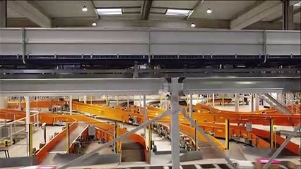 Black Friday: le plus grand centre logistique de La Poste en pleine ébullition