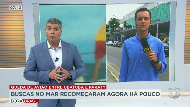 Recomeçaram as buscas pelo copiloto e passageiro de um avião que caiu entre Ubatuba e Paraty. O corpo do piloto Gustavo Carneiro já foi encontrado.