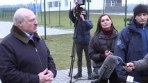 Lukaşenko göçmen krizinin yaşandığı Belarus-Polonya sınırını ziyaret etti
