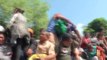 La Guardia Nacional obliga a bajarse de un camión a decenas de migrantes en México