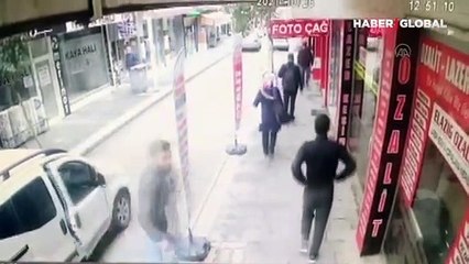 Elazığ'da silahlı çatışmada kediyi vurdular! Dehşet anları kamerada