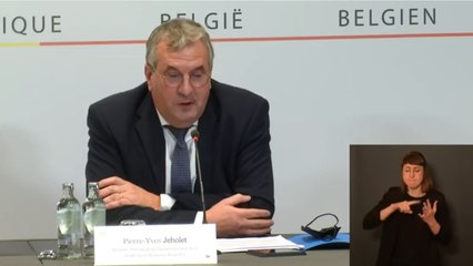Coronavirus: Pierre-Yves Jeholet fustige "les commentateurs de salon"