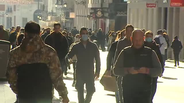 Arranca la campaña navideña con el centro de Madrid y Barcelona vigilado para evitar que se formen aglomeraciones