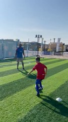 أوقات رائعة أمضاها الصغار مع باتريك كلويفرت في تدريبات أكاديمية برشلونة هذا الصباح
