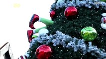 Grinch-mas Tree! Grinch Inspired Xmas Tree Causes Grumps & Glee in UK Shopping Center!