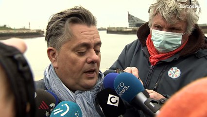 Download Video: Calais, pescatori francesi bloccano l'accesso a camion e traghetti